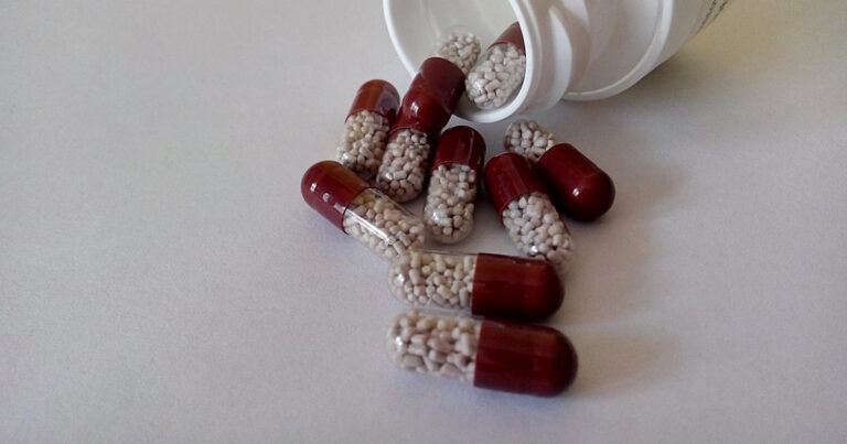 Cholesterin und Q10|Statine senken die Produktion von Q10|Altersbedingte Abnahme des Coenzym Q10 Spiegels in verschiedenen Organen Cholesterin und Q10|Statine senken die Produktion von Q10|Altersbedingte Abnahme des Coenzym Q10 Spiegels in verschiedenen Organen