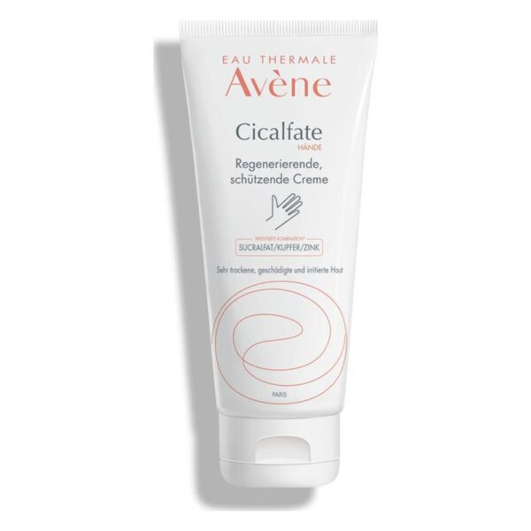 Eine Tube Cicalfate Handcreme von Avène, die regenerierende und schützende Eigenschaften hat.