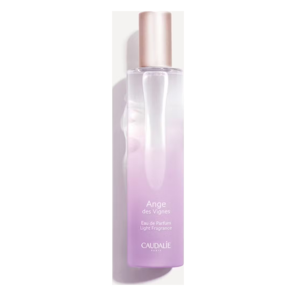Flasche von Caudalie mit lila Farbverlauf, Etikett "Ange des Vignes", Eau de Parfum.
