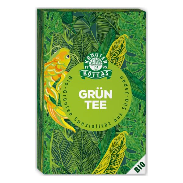 Verpackung von Bio-Grüntee, gestaltet mit Blättern und einer goldenen, stilisierten Fischgrafik auf grünem Hintergrund.