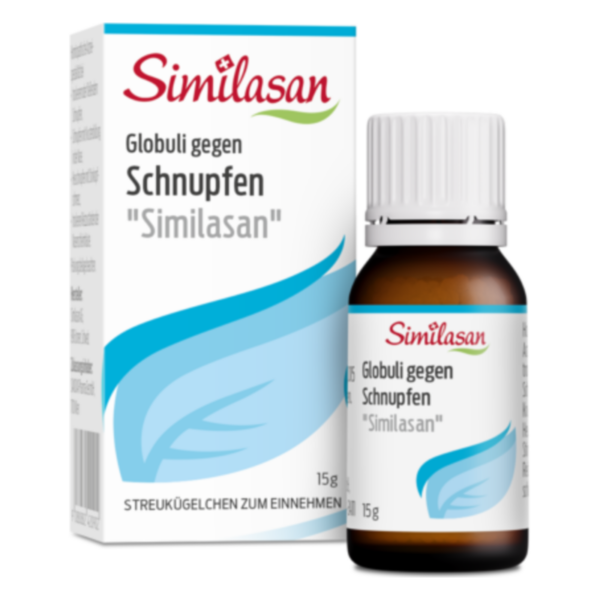 Flasche mit Globuli gegen Schnupfen "Similasan" neben Verpackung mit blauen Wellenmotiven.
