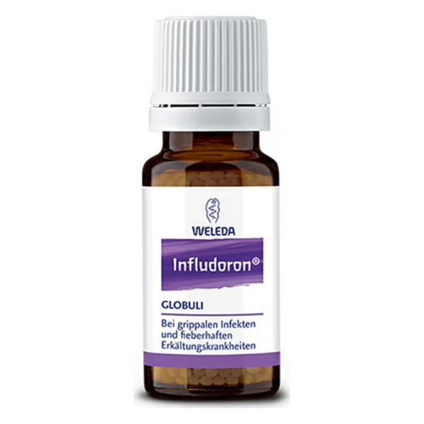 Braune Glasflasche mit weißem Deckel und Etikett für Weleda Infludoron Globuli zur Unterstützung bei Erkältungen.
