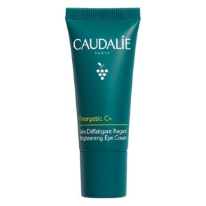 Grüne Tube mit Creme für die Augenpartie, mit dem Schriftzug "Vinergetic C+" und Markenlogo von CAUDALIE.
