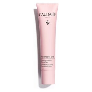 Rosa Tube mit der Aufschrift "Resveratrol-Lift" von Caudalie, enthält eine leichte, straffende Creme.