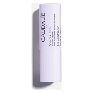 Lippenbalsam in lila Verpackung, der nährt und repariert, mit einem Anteil von 99% natürlichen Inhaltsstoffen.