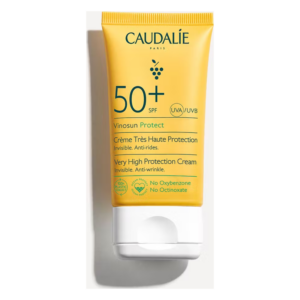 Gelbe Sonnenschutzcreme mit Lichtschutzfaktor 50+, antialternden Eigenschaften und UVA/UVB-Schutz.