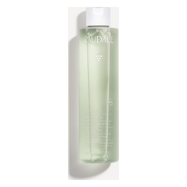 Flasche mit grünlich-transparentem Gesichtstoner von Caudalie, etikettiert als Vinopure, bio-zertifiziert.