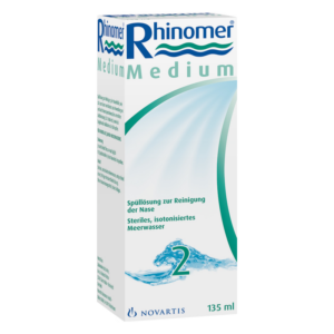 Verpackung von Rhinomer Medium, einer isotonischen Spüllösung zur Nasenreinigung in einer 135 ml Box.
