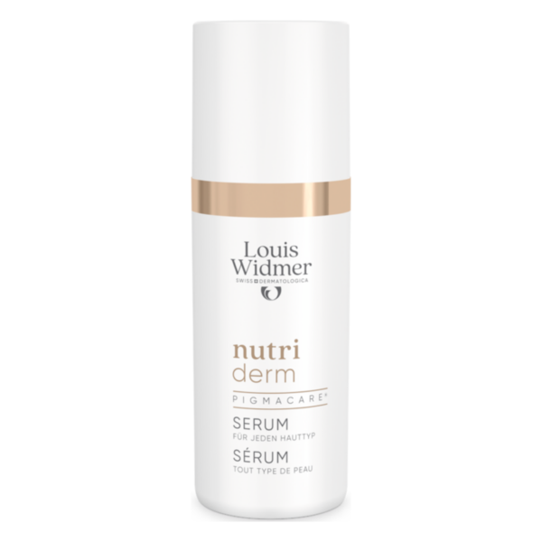 Flasche mit Hautserum von Louis Widmer, beschriftet als "nutri derm PIGMACARE" für jeden Hauttyp.