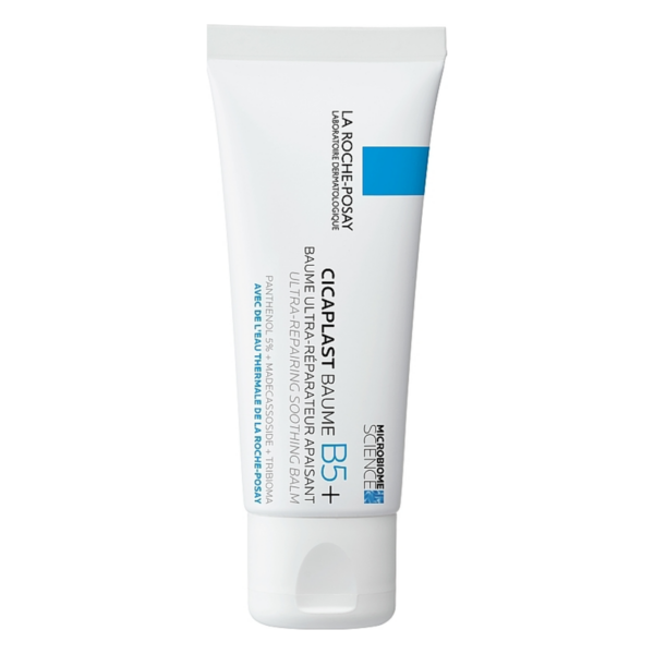 Weißer Tubenbehälter mit blauer und schwarzer Schrift, beschreibt einen beruhigenden Balsam von La Roche-Posay.